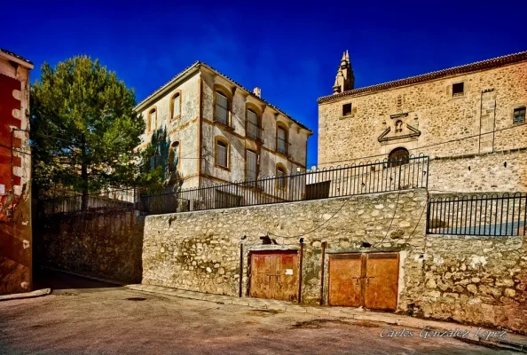 Casa noble en plaza de Villaconejos de Trabaque (Cuenca)