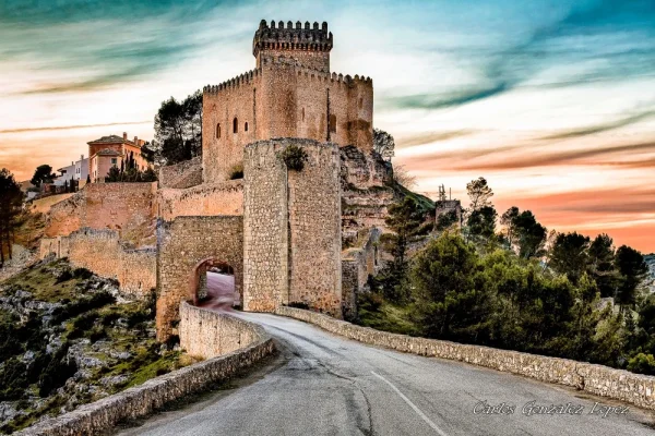 Vista del Castillo de Alarcon al atardecer (Cuenca)