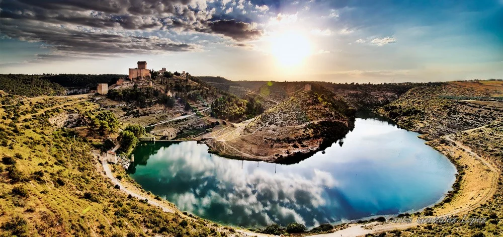 Panoramica del rio Jucar por Alarcon (Cuenca)