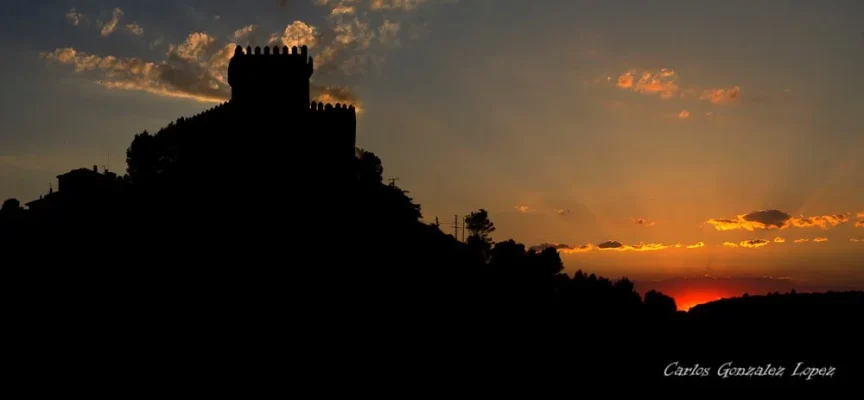 Castillo-Parador en contraluz, Alarcon (Cuenca)