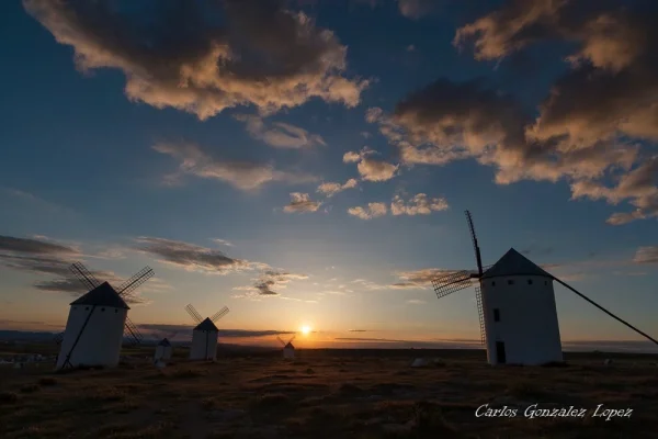 Molinos al anochecer