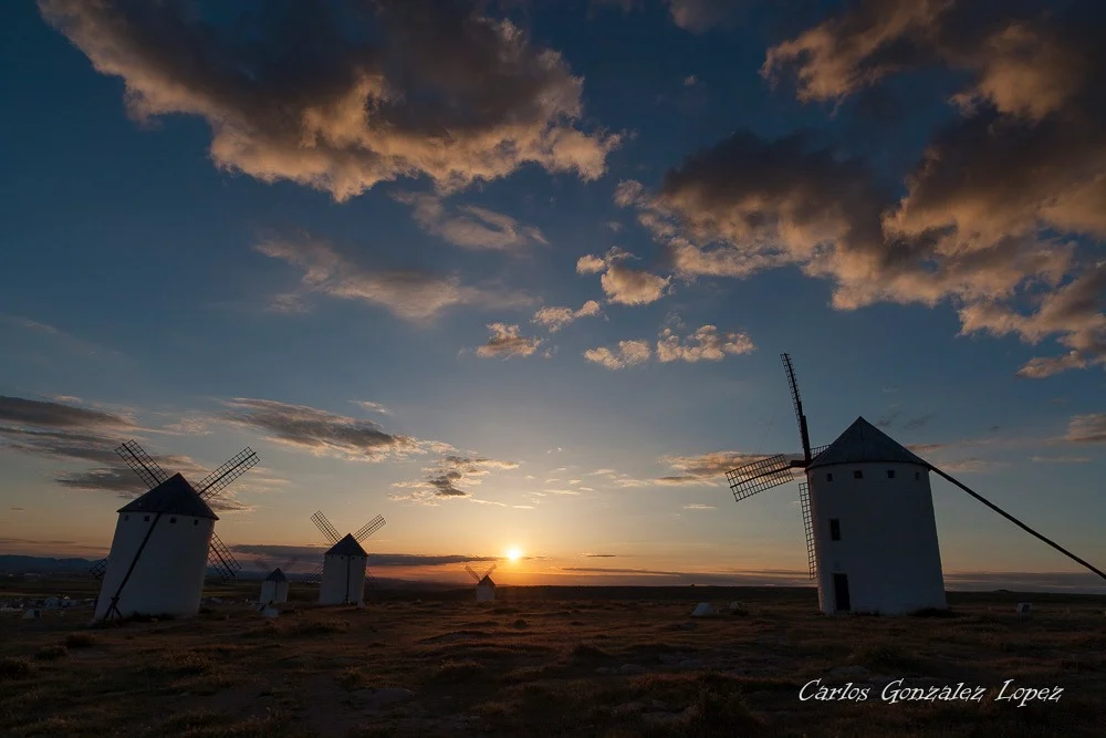 Molinos al anochecer
