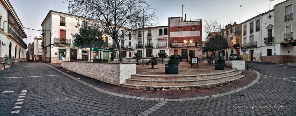 Plaza del Salero al amanecer, Minglanilla (Cuenca)