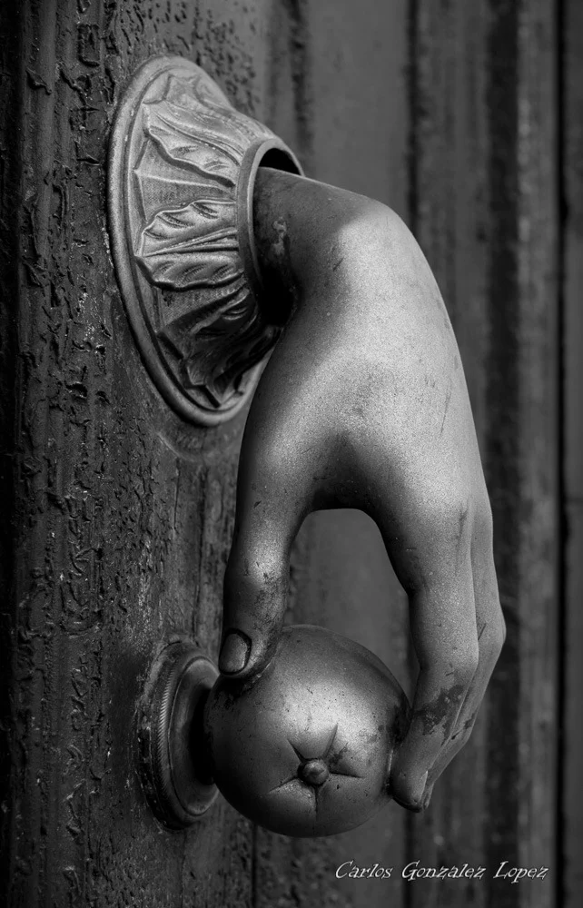 Detalle del pomo de la casa mas antigua de Minglanilla (Cuenca)