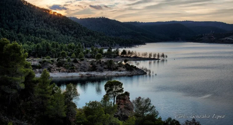 Atardecer en el embalse de Contreras