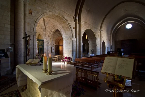 iglesia interior valdeolivas altar