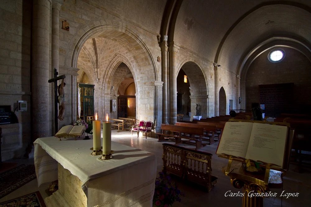 iglesia interior valdeolivas altar