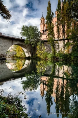 Reflejo de la Parroquia Virgen de la Luz en Cuenca