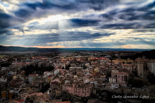 Iluminando la Ciudad nueva de Cuenca
