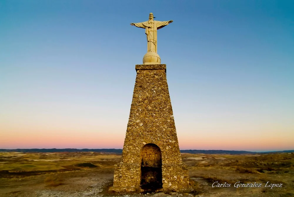 Monumento al amanecer del Corazón de Jesús, Huete (Cuenca)