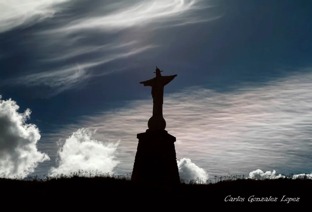 Corazon de Jesus en contraluz, Huete (Cuenca)