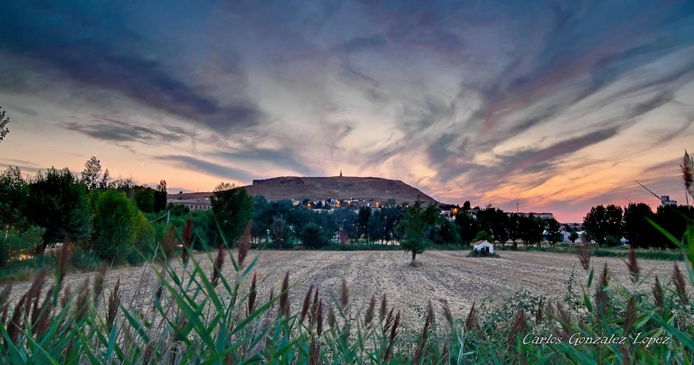 Vista desde la Estacion anocheciendo, Huete (Cuenca)