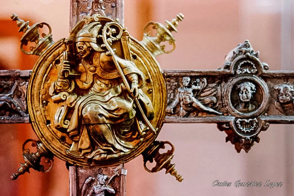 Detalle cruz Museo de la Iglesia Merced, Huete (Cuenca)
