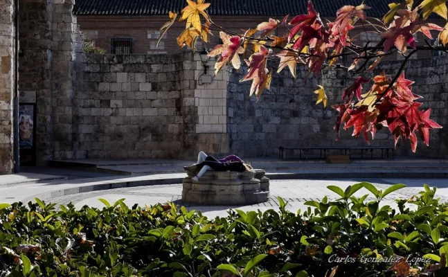 Cariño a la piedra en la capilla del Oidor, Alcala de Henares