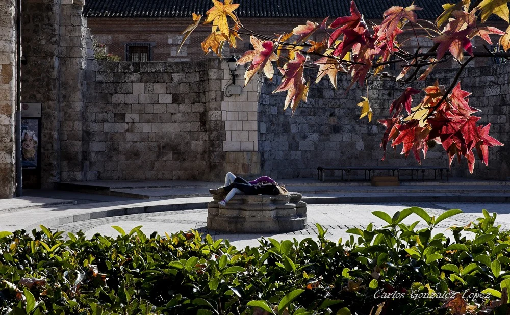 Cariño a la piedra en la capilla del Oidor, Alcala de Henares