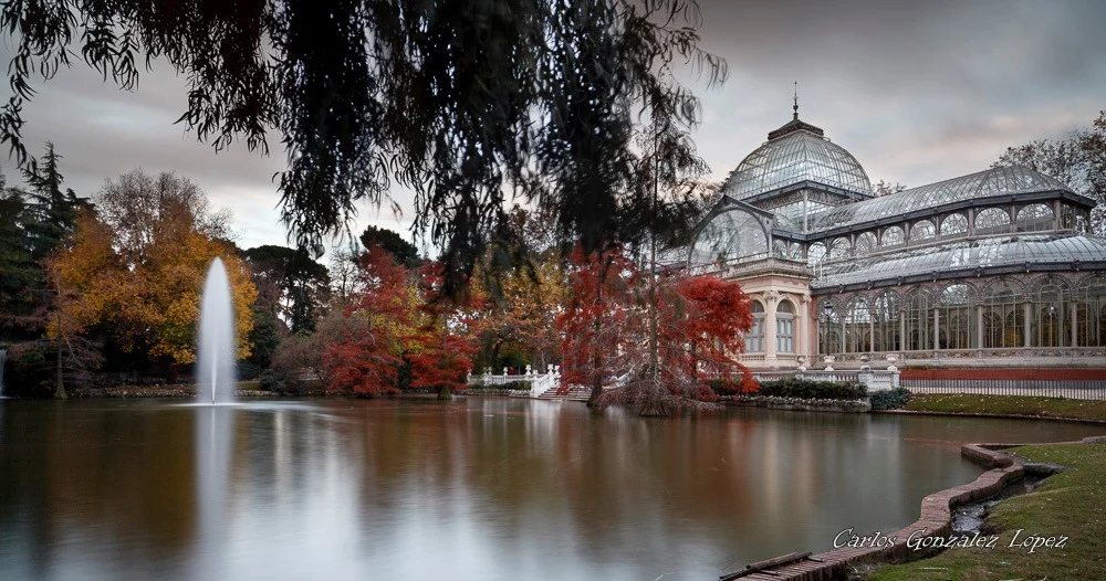 Lago en el Palacio de Cristal, parque del Retiro, Madrid