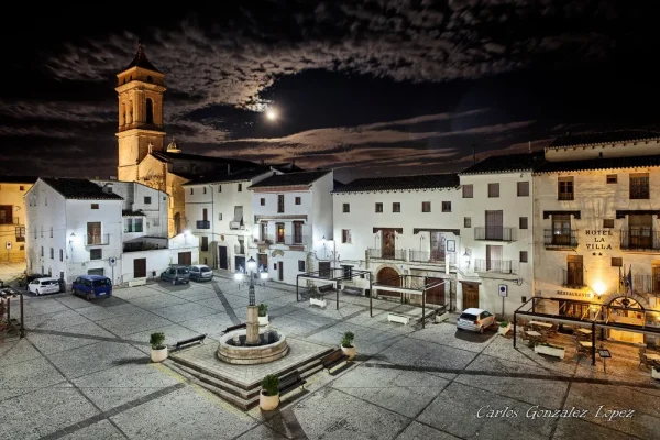 Plaza de la Villa al anochecer, Requena (Cuenca)